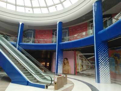 Оздоблення колон склопластиком ТРЦ Блокбастер