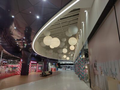 Деоративні елементи у ТРЦ Respublika Park